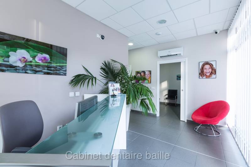 spécialiste implant dentaire marseille